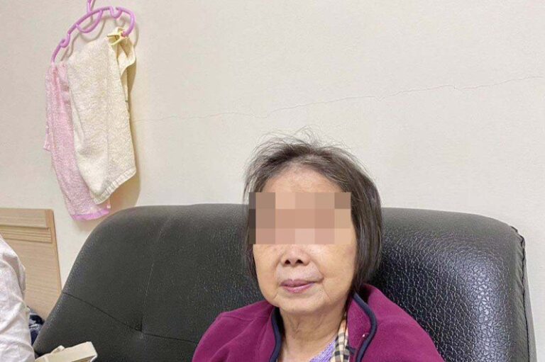 A 70-year-old Taiwanese woman undergoing kidney dialysis suspected that Kobayashi’s red yeast supplements were causing the problems, and her husband said tearfully, “It’s as if she’s waiting to die.”