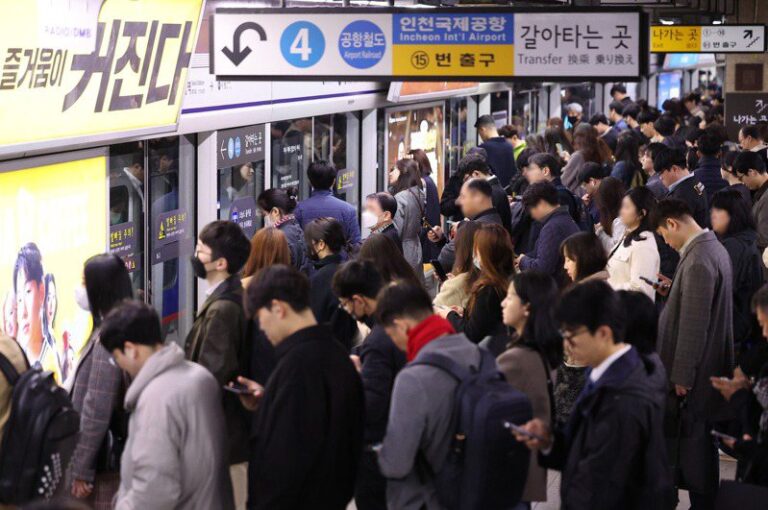 Bus strike in Seoul collapses labor talks, suspending more than 7,000 buses, with commuters complaining of early departures and overcrowding in subways