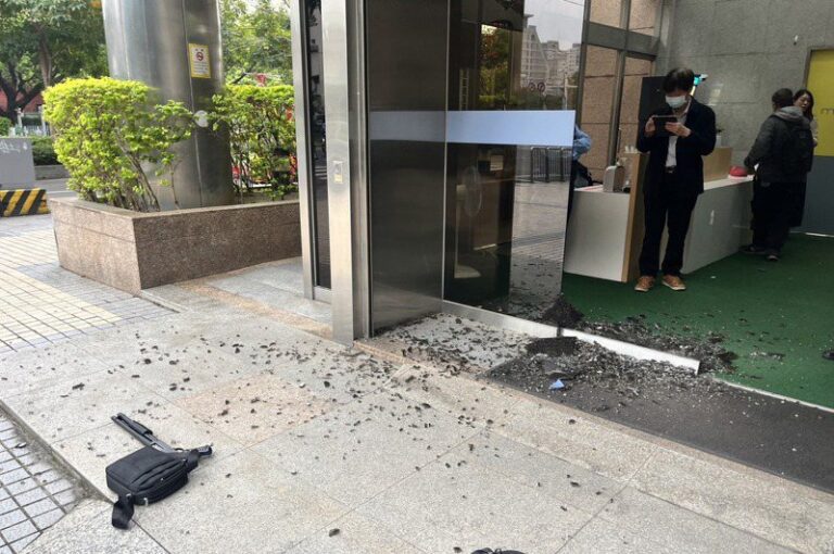 Taiwanese man was dissatisfied with the “waste of money” of the Ministry of Digital Development and was arrested with an assault gun hitting the door three times