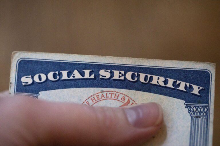 These 5 types of people should get Social Security benefits at age 62